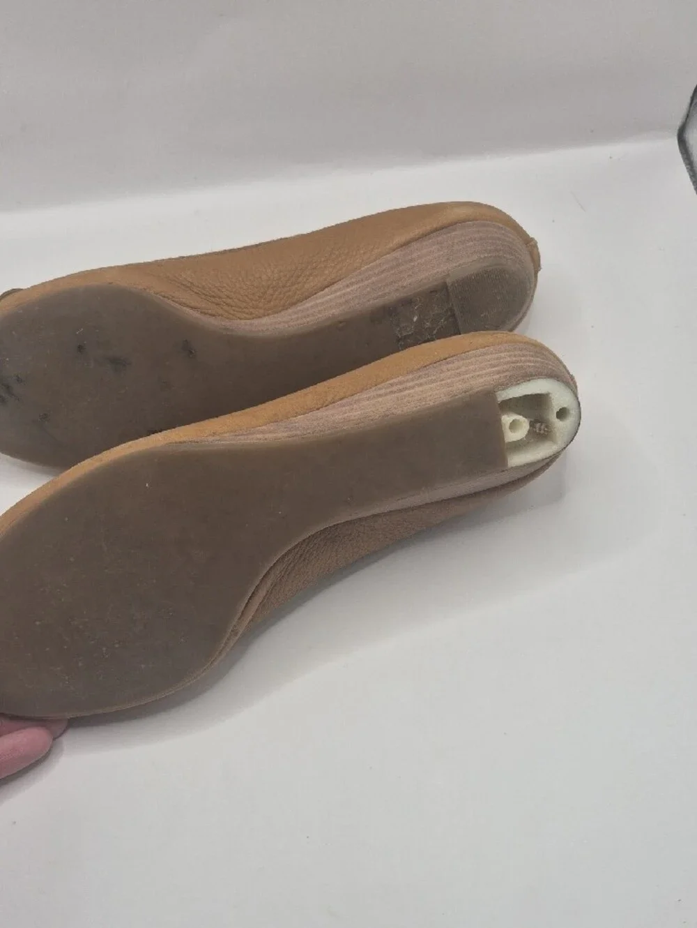Tory Burch Tan Leather Peep-Toe Flats with Gold Logo Medallion Sz 8 (NEED WORK)
